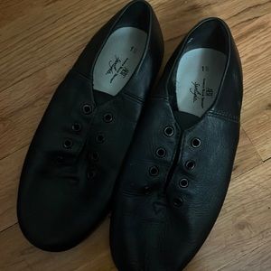 Kids jazz dance shoes in ok condition size 1 1/2